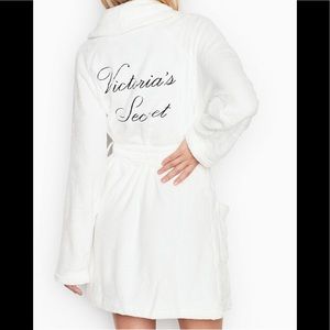 Victoria’s Secret Logo Short Cozy Robe NWT